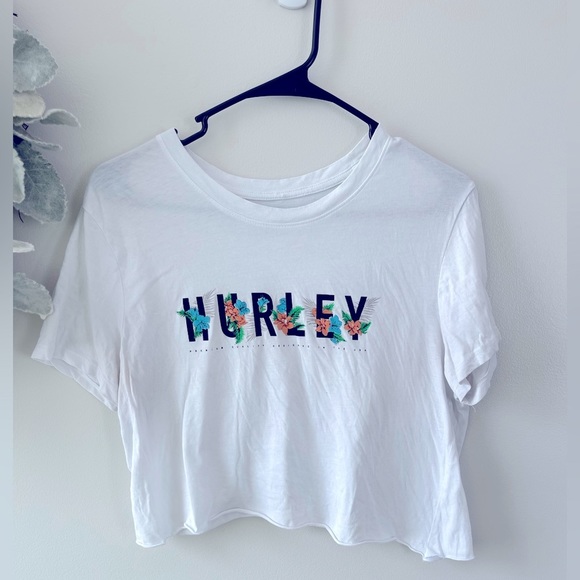 Hurley Tops - HURLEY Cropped Tshirt 🔥 ACCEPTING OFFERS 🔥